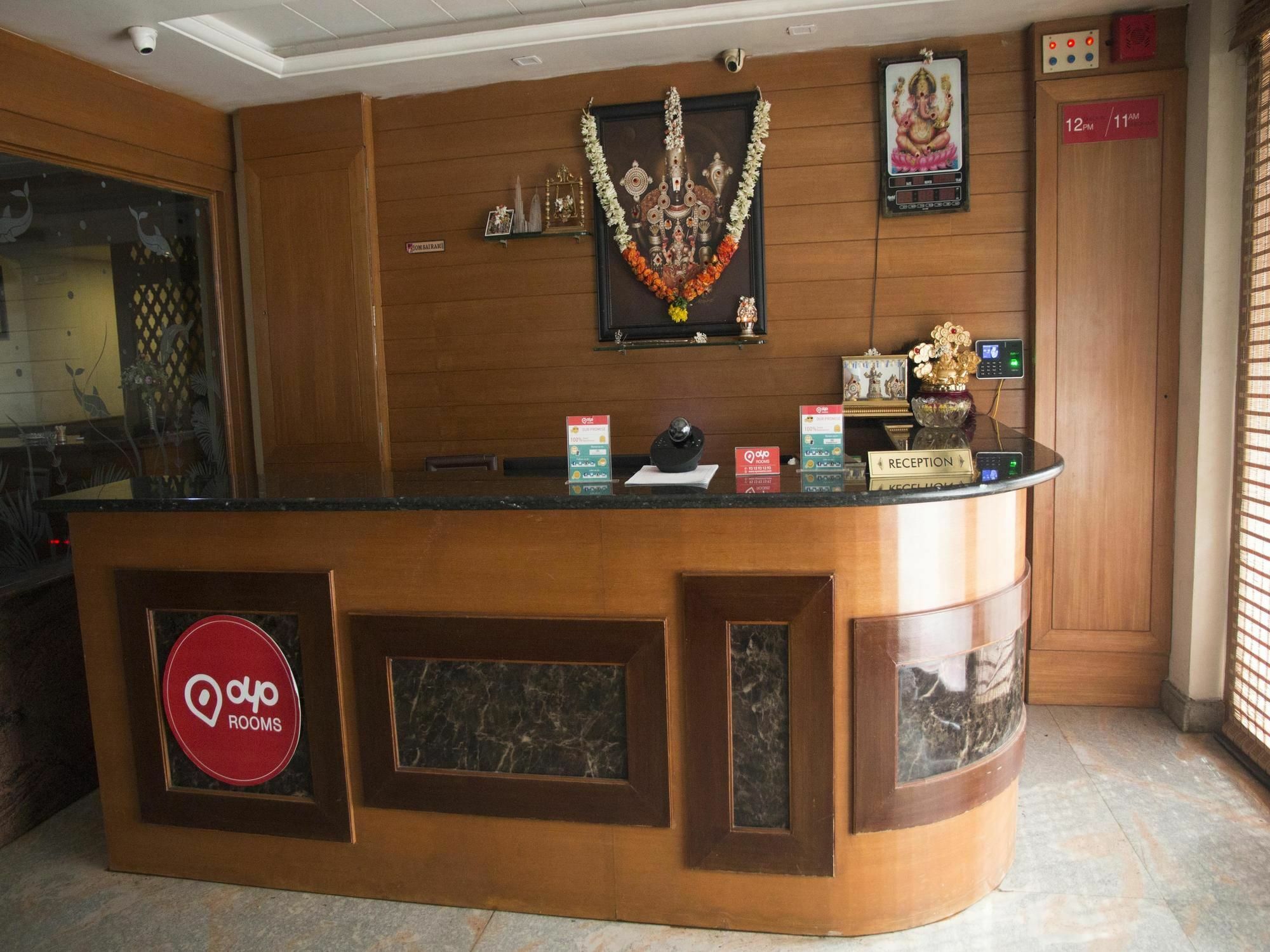 Oyo Srinivasam Complex Hotel
