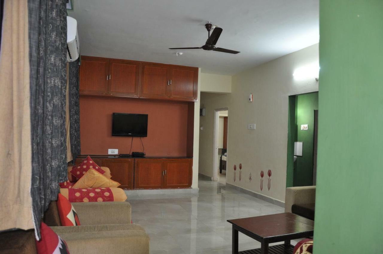 Haritha Apartments, Helpful Staff, Near Bus & Railway Station, Geyser, Tv, Priced Family-only In Tirupati, Big Families, Groups Welcome * Tirupati