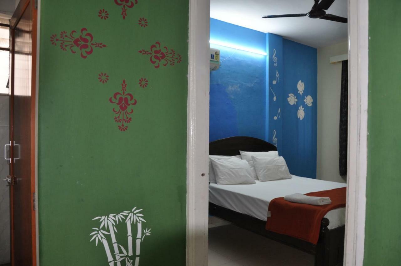 Apartment Haritha Apartments, Helpful Staff, Near Bus & Railway Station, Geyser, Tv, Priced Family-only In Tirupati, Big Families, Groups Welcome *