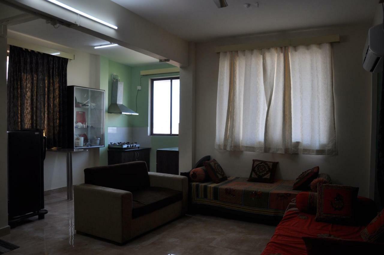 Apartment Haritha Apartments, Helpful Staff, Near Bus & Railway Station, Geyser, Tv, Priced Family-only In Tirupati, Big Families, Groups Welcome *