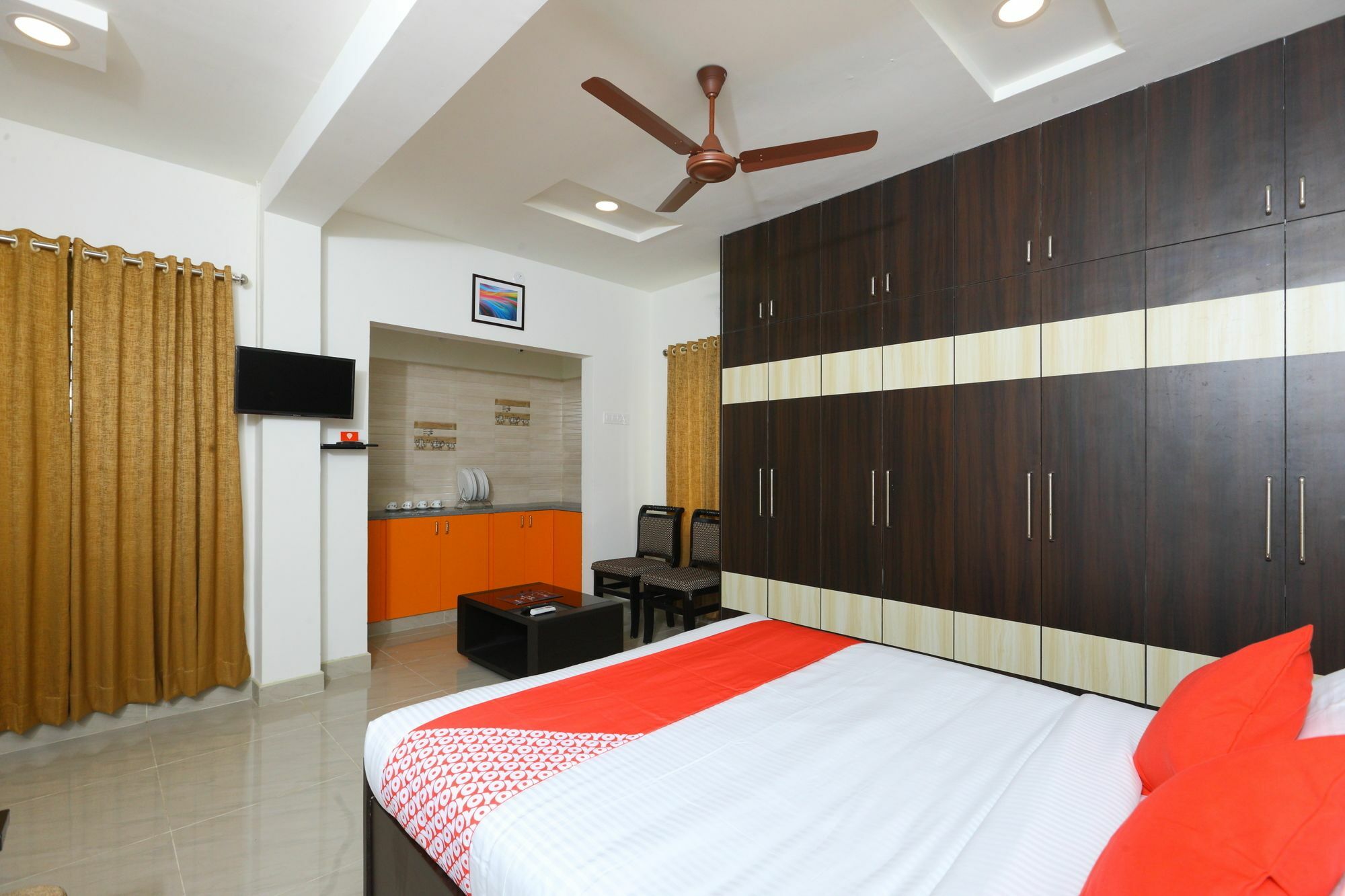 Oyo 10701 Moukthi Hotel 3*