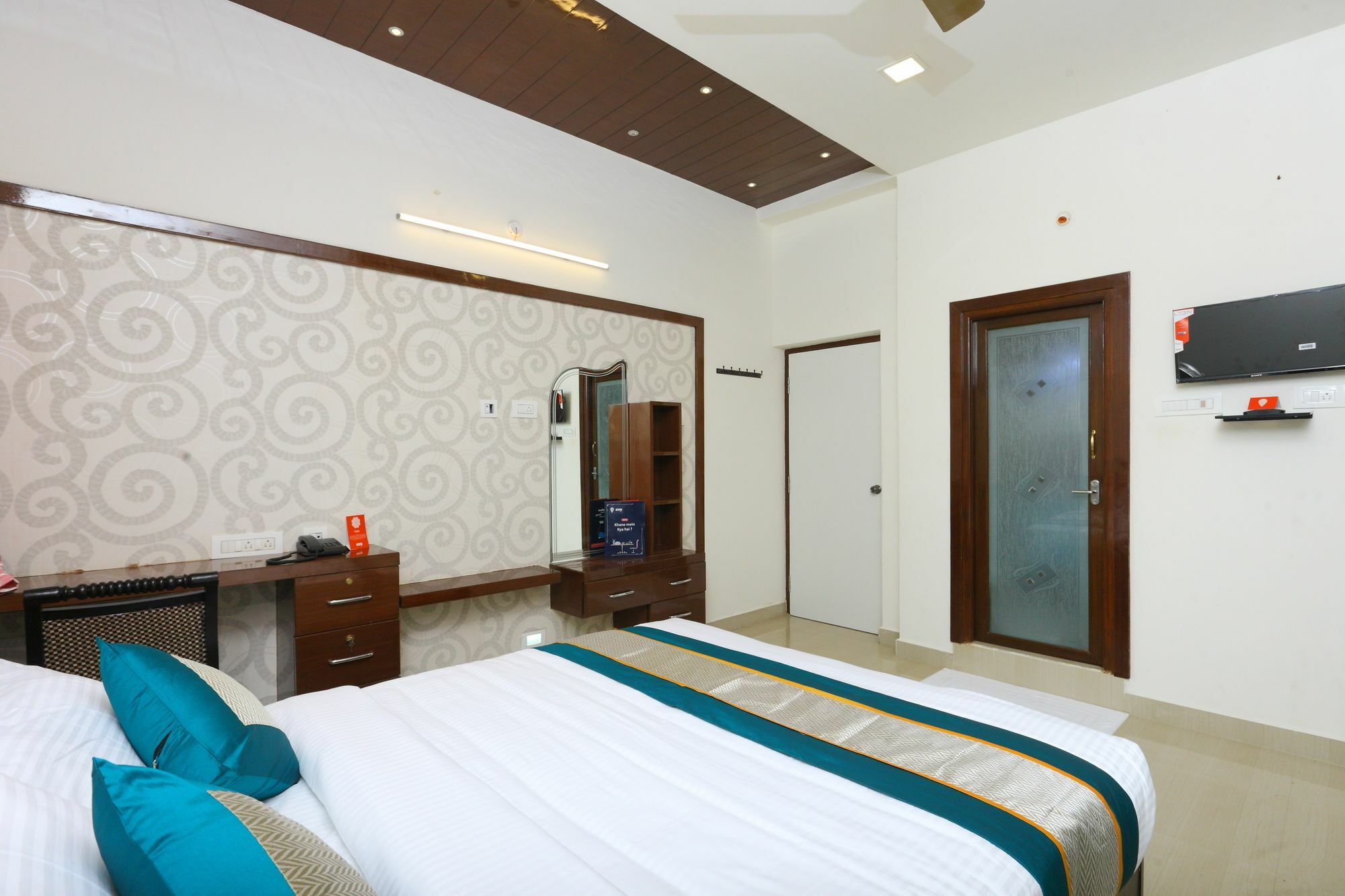 Oyo 10701 Moukthi Hotel