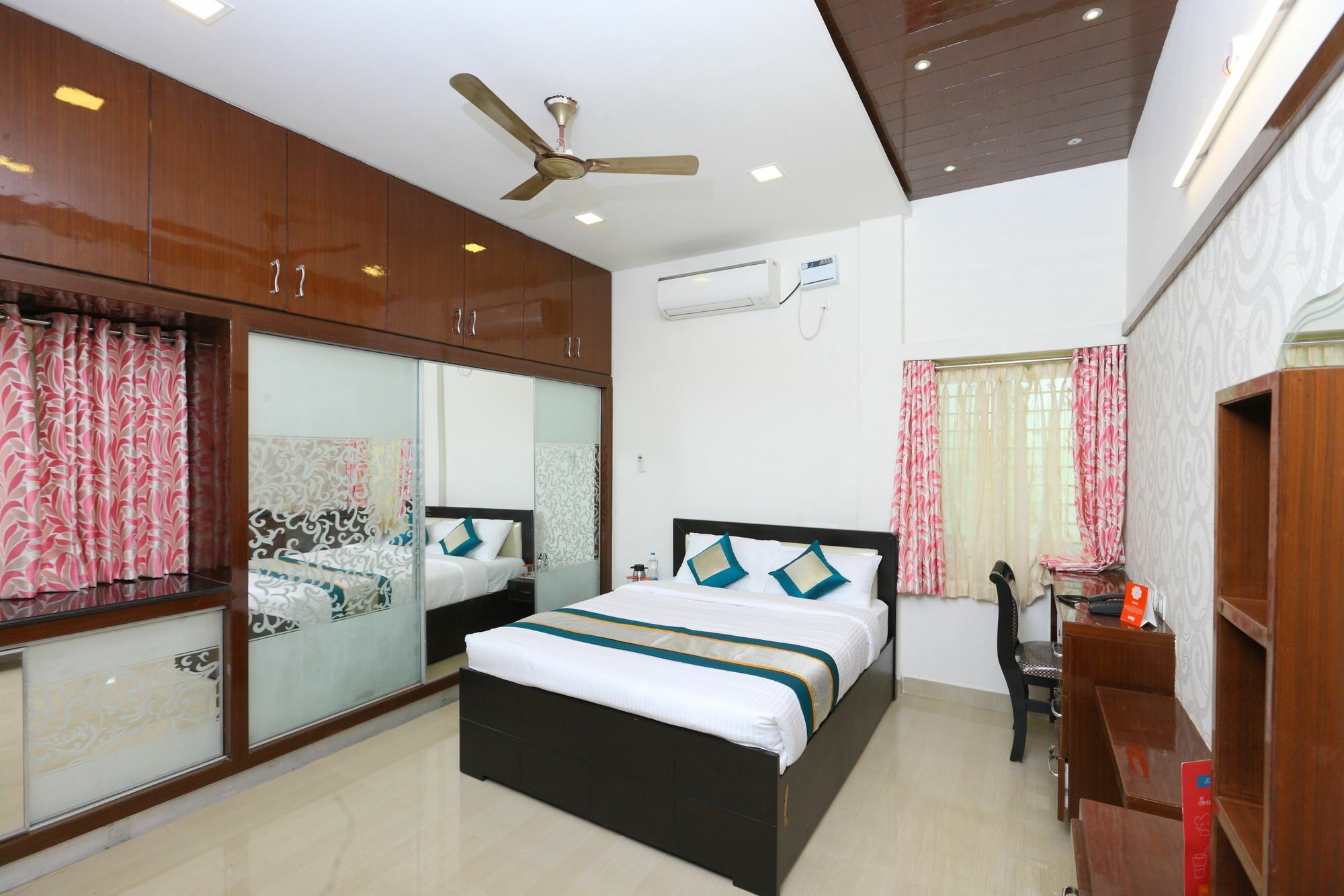Hotel Oyo 10701 Moukthi 3*