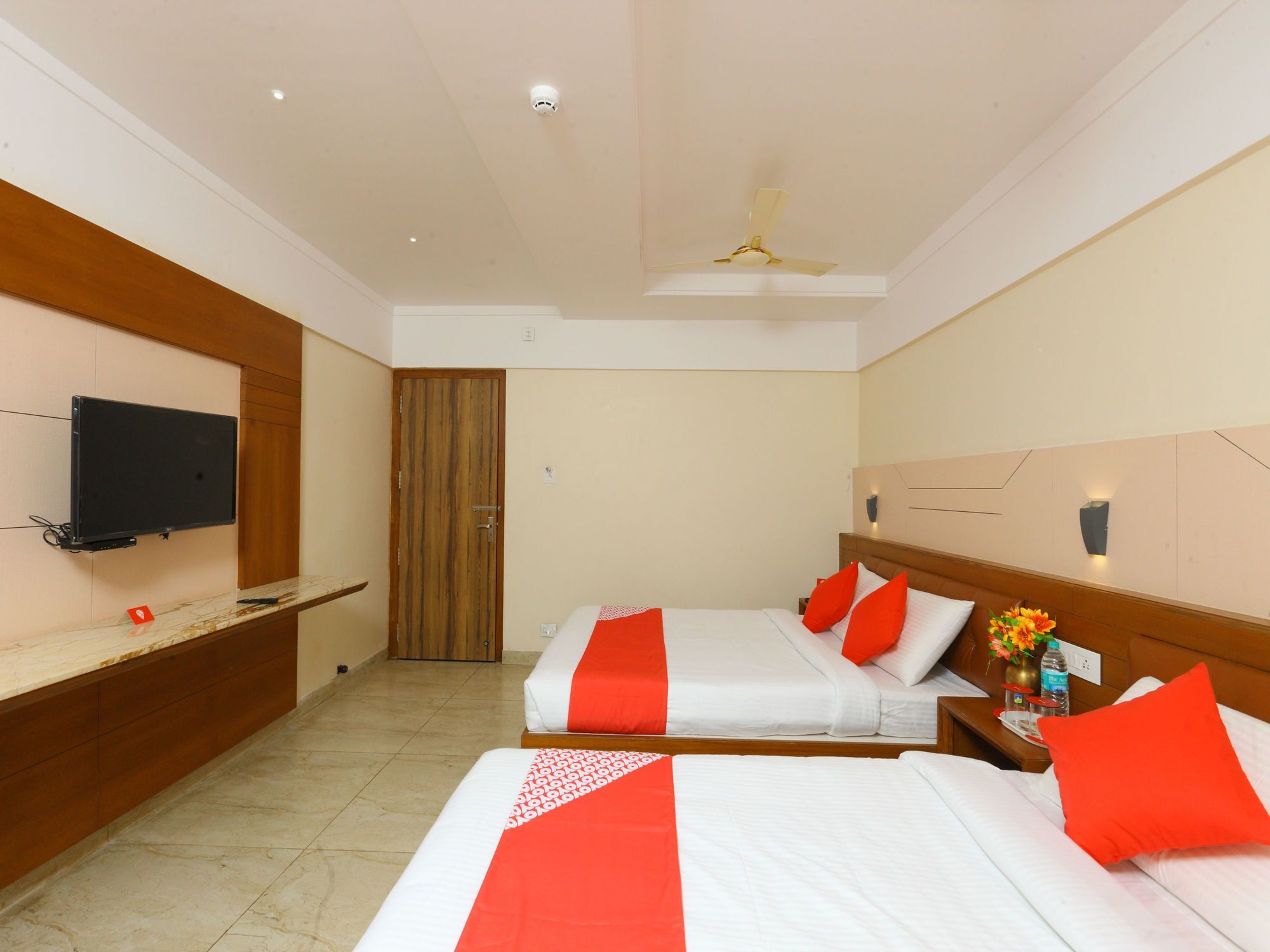 Hotel Oyo 064 Padmavathi 2*