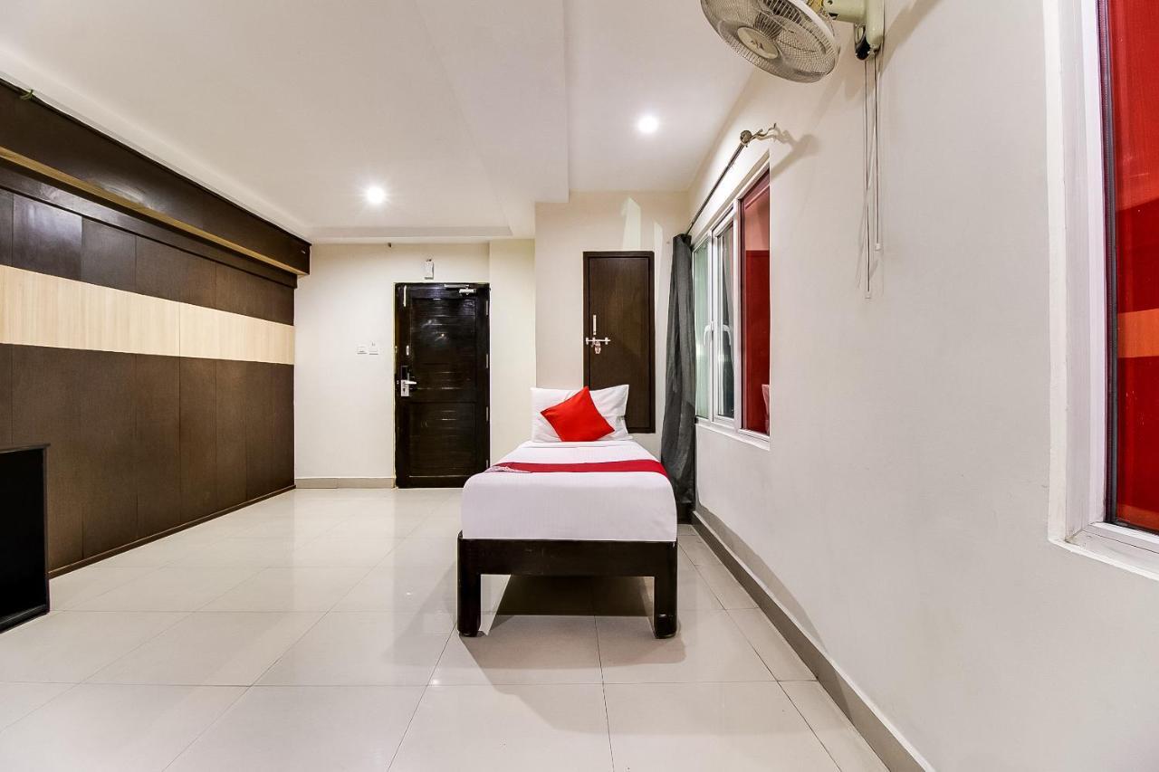 Hotel Oyo Flagship 9115 Udayee International 3*