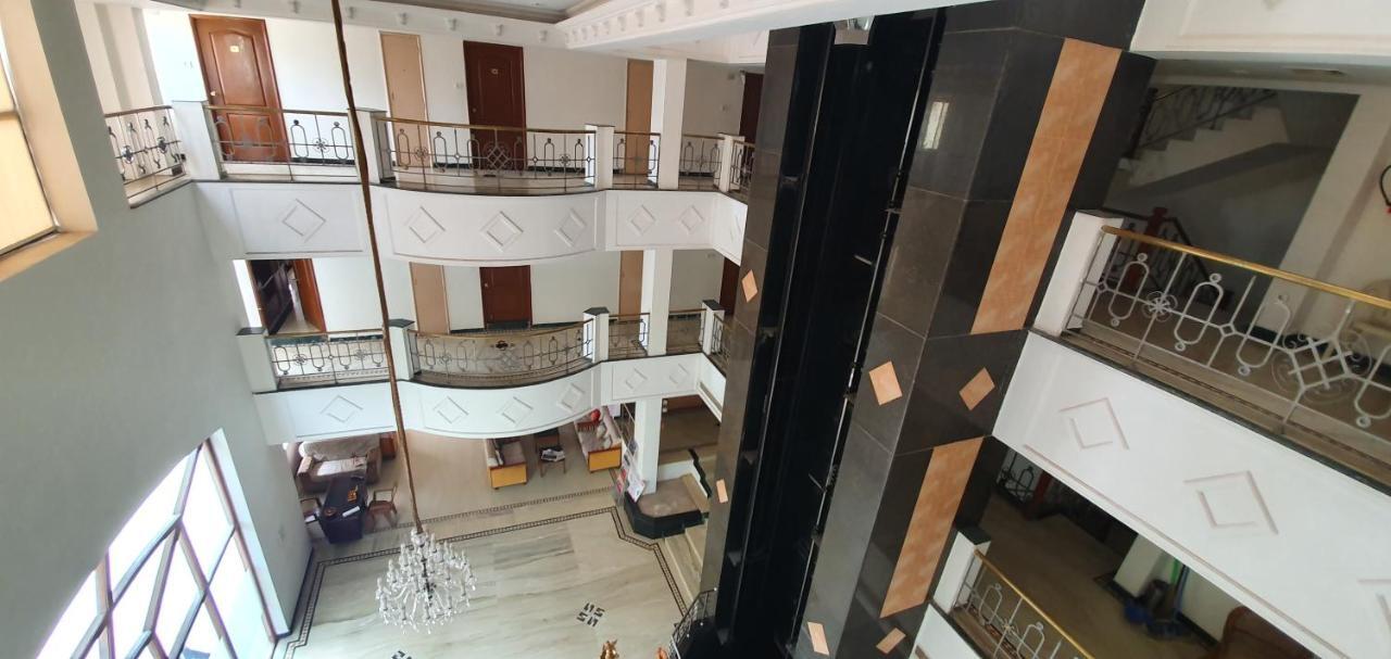 Sindhu International Hotel 4*