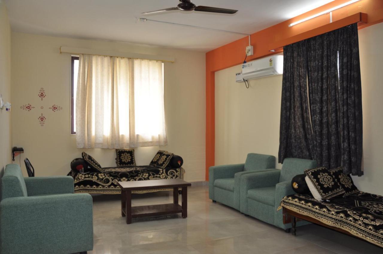 Haritha Apartments, Helpful Staff, Near Bus & Railway Station, Geyser, Tv, Priced Family-only In Tirupati, Big Families, Groups Welcome Apartment *