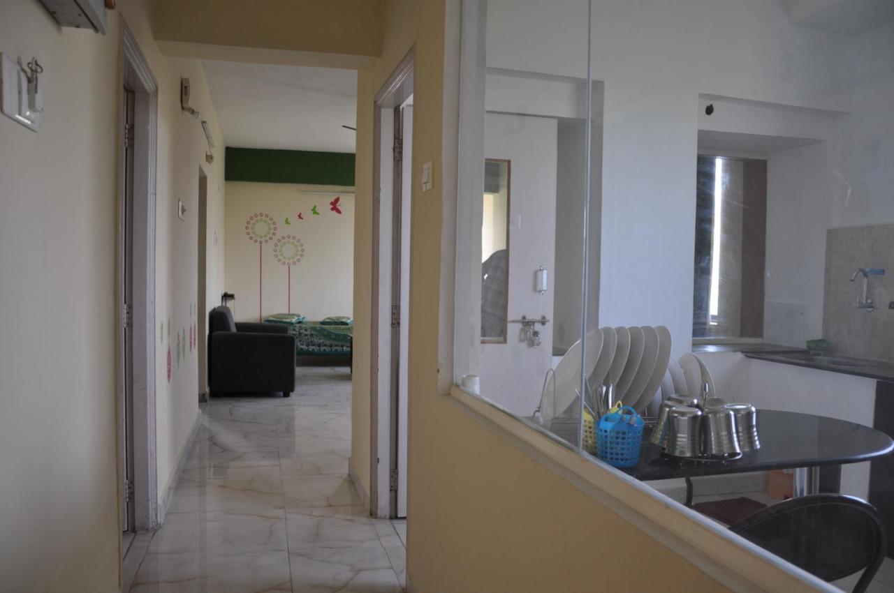 Apartment Haritha Apartments, Helpful Staff, Near Bus & Railway Station, Geyser, Tv, Priced Family-only In Tirupati, Big Families, Groups Welcome Tirupati